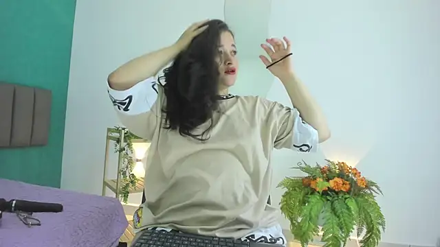 aradia kiss online show from September 2025 08:42:01 PM