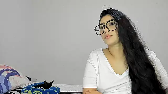 Snapshot of Sweet_and_Rous0 chatting on February 2026 02:30:01 AM Sweet and Rous0 online show from February 2026 02:30:01 AM