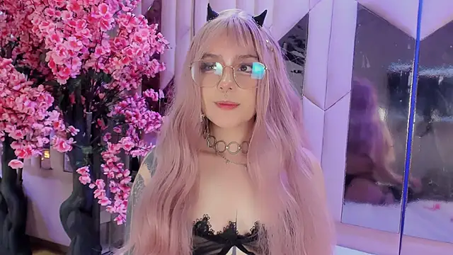 BizzyNoar online show from September 2025 10:43:02 PM