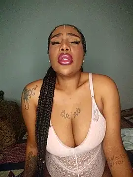 Queen Amara online show from November 2025 03:01:01 AM