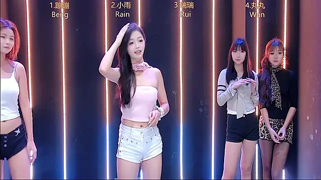 queen-001 online show from November 2025 12:15:02 PM