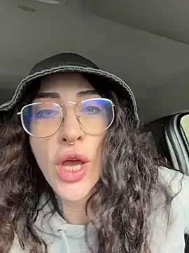 nikkaanderic online show from March 2026 01:11:02 PM