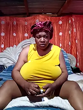 Snapshot of BUSTY_QUEEEN chatting on October 2025 06:02:02 AM BUSTY QUEEEN online show from October 2025 06:02:02 AM