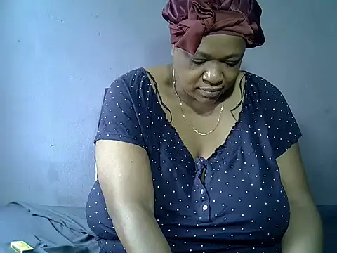 Snapshot of BUSTY_QUEEEN chatting on November 2025 07:58:01 AM BUSTY QUEEEN online show from November 2025 07:58:01 AM