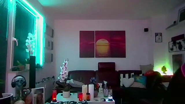 hellgirl1980 online show from November 2025 11:05:01 PM