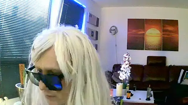 hellgirl1980 online show from November 2025 07:41:02 AM