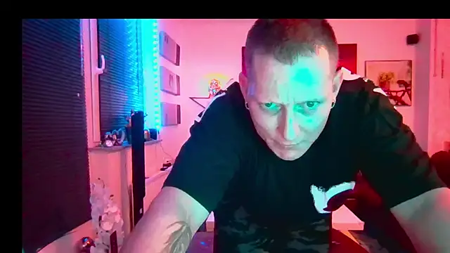 hellgirl1980 online show from April 2026 11:40:02 PM