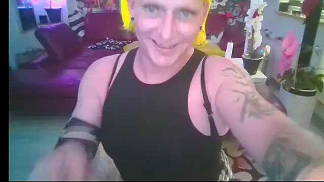 Snapshot of hellgirl1980 chatting on June 2026 05:14:02 PM hellgirl1980 online show from June 2026 05:14:02 PM