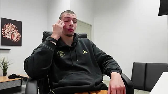 Snapshot of Ryan_Dozer chatting on October 2025 07:38:02 AM Ryan Dozer online show from October 2025 07:38:02 AM