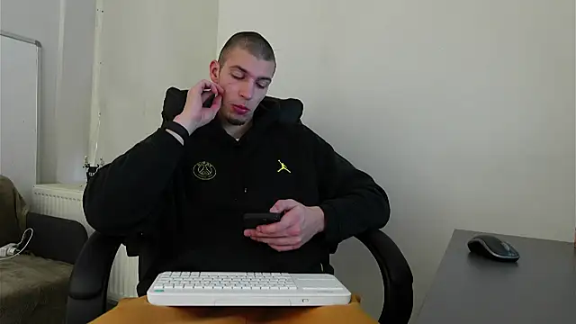 Snapshot of Ryan_Dozer chatting on November 2025 07:08:02 AM Ryan Dozer online show from November 2025 07:08:02 AM