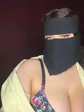 Snapshot of RooVaaN-Xx chatting on October 2025 03:01:01 PM RooVaaN-Xx online show from October 2025 03:01:01 PM