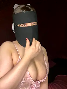 Snapshot of RooVaaN-Xx chatting on October 2025 05:25:02 PM RooVaaN-Xx online show from October 2025 05:25:02 PM