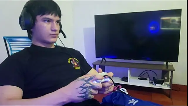 ErickWalton online show from October 2025 04:38:01 AM