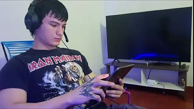 ErickWalton online show from November 2025 06:57:01 AM