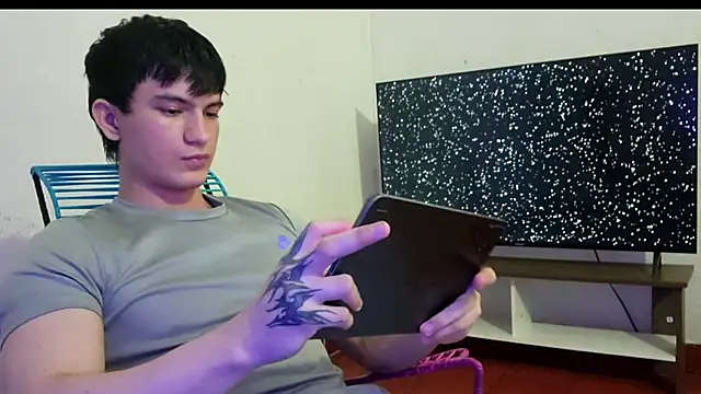 ErickWalton online show from December 2025 05:04:02 AM