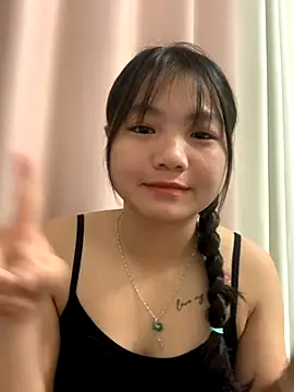 Snapshot of Emlyly-18 chatting on September 2025 02:11:02 AM Emlyly-18 online show from September 2025 02:11:02 AM