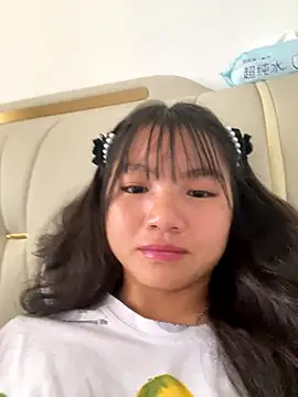 Snapshot of Emlyly-18 chatting on September 2025 05:51:02 AM Emlyly-18 online show from September 2025 05:51:02 AM