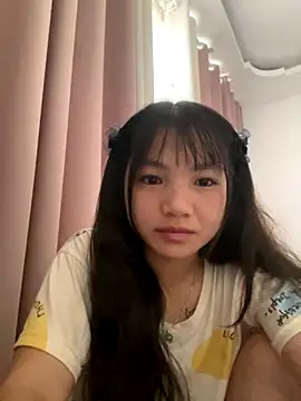 Snapshot of Emlyly-18 chatting on September 2025 12:43:01 AM Emlyly-18 online show from September 2025 12:43:01 AM