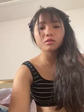 Snapshot of Emlyly-18 chatting on September 2025 02:54:02 AM Emlyly-18 online show from September 2025 02:54:02 AM