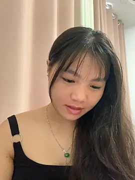 Snapshot of Emlyly-18 chatting on September 2025 12:23:02 AM Emlyly-18 online show from September 2025 12:23:02 AM