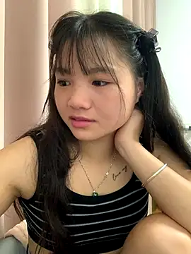 Snapshot of Emlyly-18 chatting on September 2025 02:45:01 AM Emlyly-18 online show from September 2025 02:45:01 AM