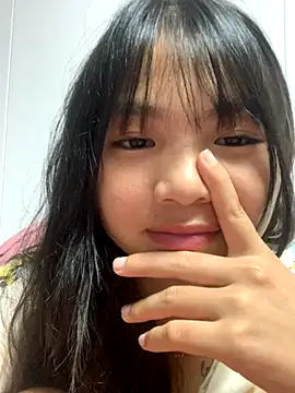 Snapshot of Emlyly-18 chatting on September 2025 03:38:01 PM Emlyly-18 online show from September 2025 03:38:01 PM