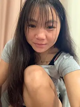 Snapshot of Emlyly-18 chatting on October 2025 01:27:02 AM Emlyly-18 online show from October 2025 01:27:02 AM