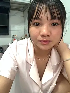 Snapshot of Emlyly-18 chatting on October 2025 01:06:01 AM Emlyly-18 online show from October 2025 01:06:01 AM