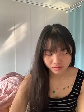 Snapshot of Emlyly-18 chatting on November 2025 01:52:01 AM Emlyly-18 online show from November 2025 01:52:01 AM