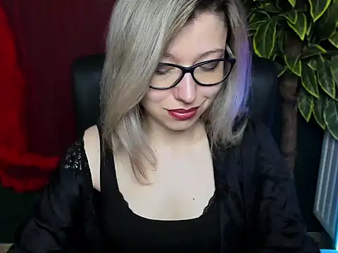Snapshot of loveHeidi chatting on April 2026 04:30:02 AM loveHeidi online show from April 2026 04:30:02 AM