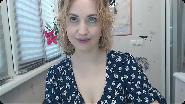 Snapshot of KatrinAlluring chatting on September 2025 03:54:01 AM KatrinAlluring online show from September 2025 03:54:01 AM