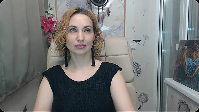 Snapshot of KatrinAlluring chatting on October 2025 04:27:01 AM KatrinAlluring online show from October 2025 04:27:01 AM