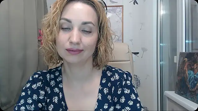 Snapshot of KatrinAlluring chatting on October 2025 04:24:02 AM KatrinAlluring online show from October 2025 04:24:02 AM