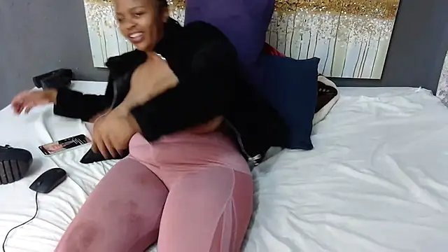 PrettyLisa28 online show from September 2025 07:04:01 PM