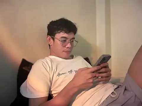 keirflorianxx online show from September 2025 03:01:01 PM
