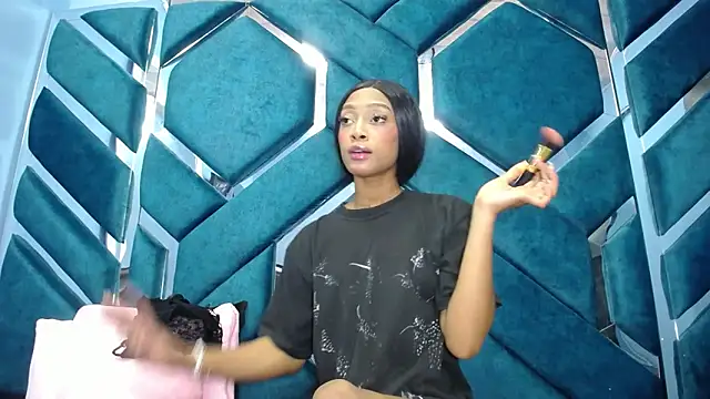 Lea Sweetly online show from October 2025 01:01:01 PM