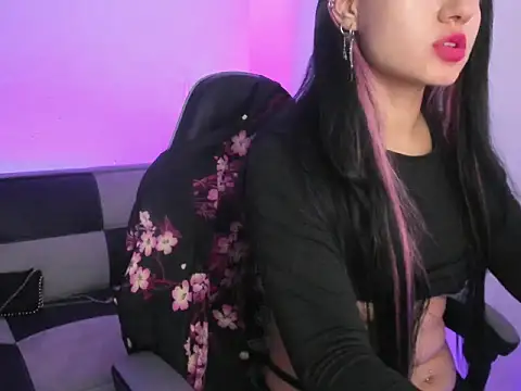 GwenHazel online show from October 2025 12:06:01 AM