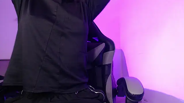 GwenHazel online show from November 2025 11:21:02 AM