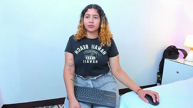 Goodgirlxll online show from September 2025 03:06:01 AM