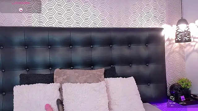 Snapshot of NaiaraMasson_ chatting on November 2025 12:16:01 PM NaiaraMasson online show from November 2025 12:16:01 PM