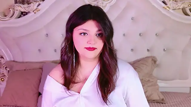 UR BELLA online show from October 2025 11:30:02 AM