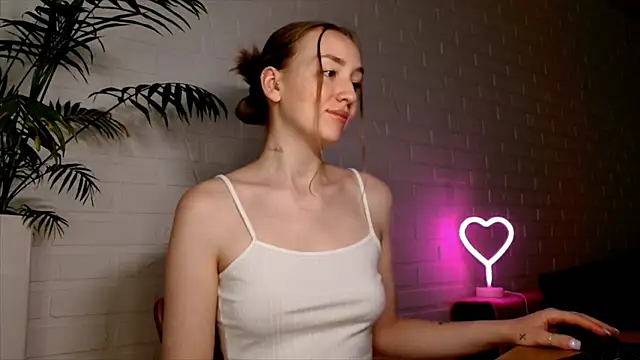 WhitePrincessLuna online show from July 2026 12:07:02 PM