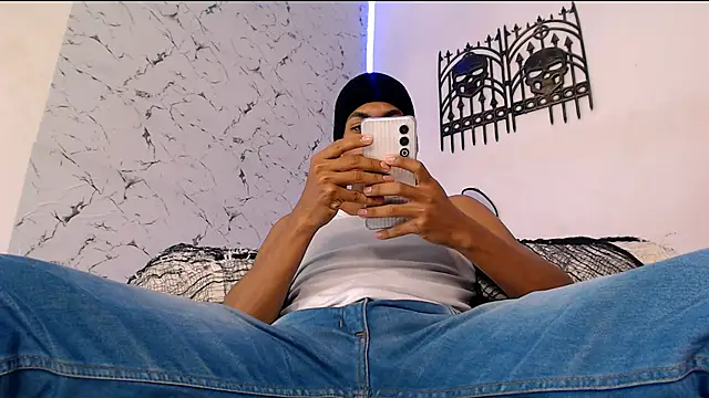 lorian vikel online show from October 2025 09:47:02 PM