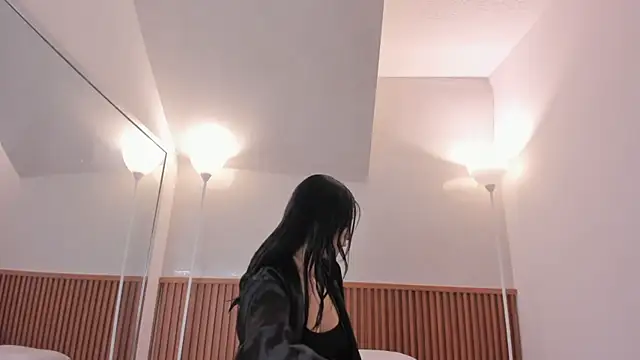 nicol giraldoo online show from February 2026 03:51:02 AM