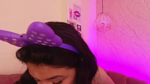 april bennett online show from November 2025 01:10:01 PM