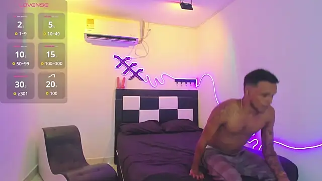 Dinasty Moon  online show from September 2025 08:09:02 PM