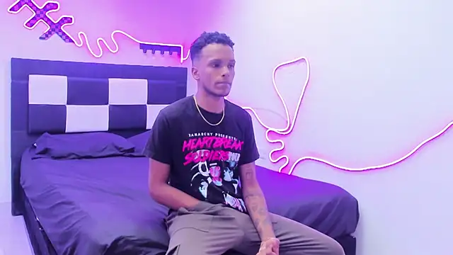 Dinasty Moon  online show from September 2025 07:36:01 PM