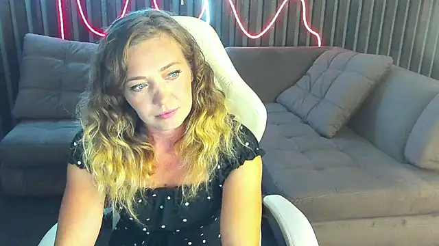 DaisyBlueEyes online show from September 2025 02:17:02 PM
