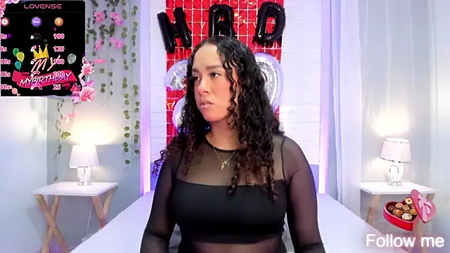 EverlyMooree online show from September 2025 04:47:01 AM