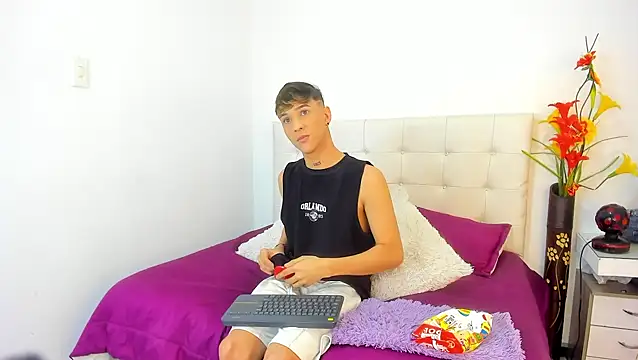 Snapshot of Party_sex_strovers chatting on September 2025 08:20:02 PM Party sex strovers online show from September 2025 08:20:02 PM